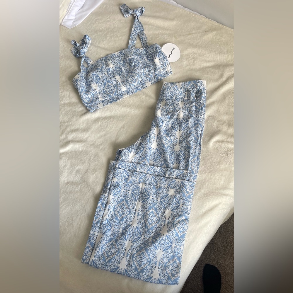 I bought it for a trip and didn't use it. Beautiful set for summer, size: S